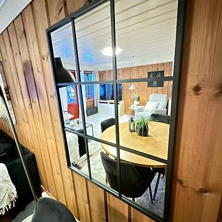 Vakantiehuis Cozy With Great View And Immediate Proximity To The And Swimming Area